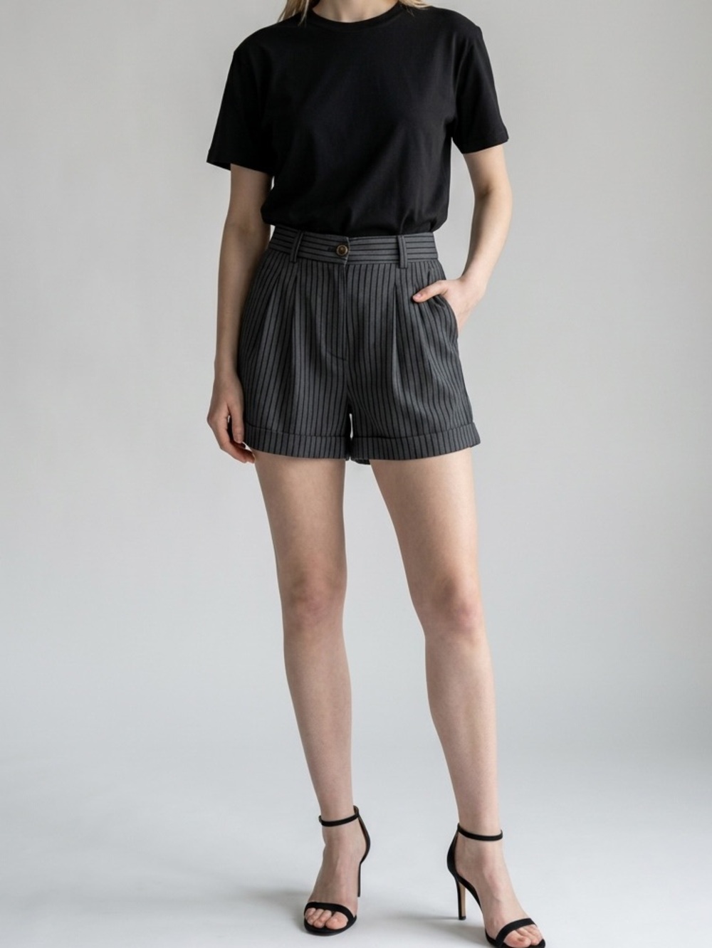 Pinstripe Pleated Shorts | High Rise | Cuffed | 6 | Paul et Duffier |Office